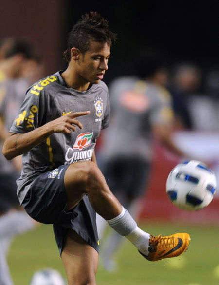 能不能踢 能不能踢